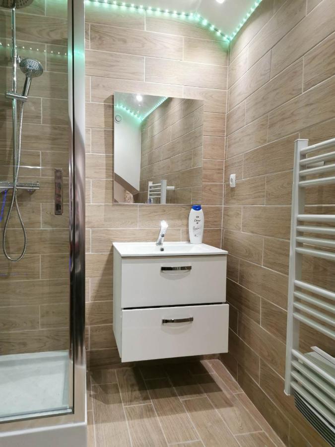 Le Spa De La Cathedrale - Jacuzzi - Sauna - Champagne - Netflix - Wifi تروي المظهر الخارجي الصورة