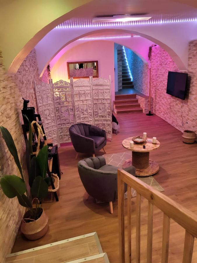 Le Spa De La Cathedrale - Jacuzzi - Sauna - Champagne - Netflix - Wifi تروي المظهر الخارجي الصورة