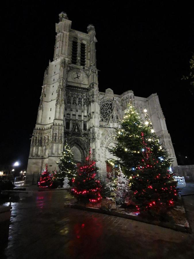 Le Spa De La Cathedrale - Jacuzzi - Sauna - Champagne - Netflix - Wifi تروي المظهر الخارجي الصورة