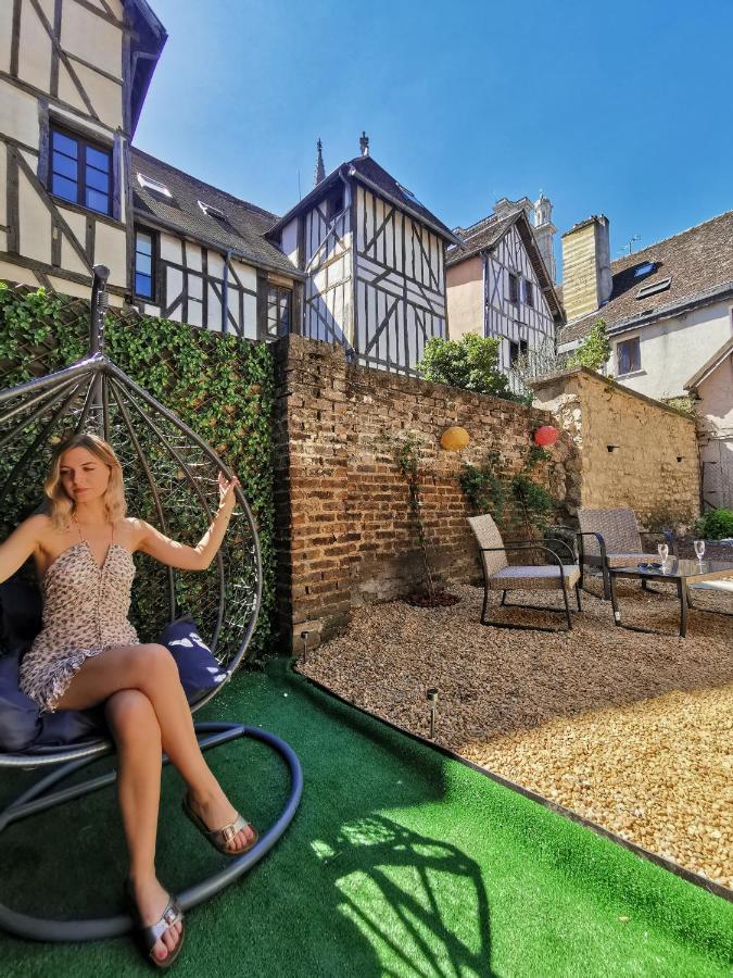 Le Spa De La Cathedrale - Jacuzzi - Sauna - Champagne - Netflix - Wifi تروي المظهر الخارجي الصورة