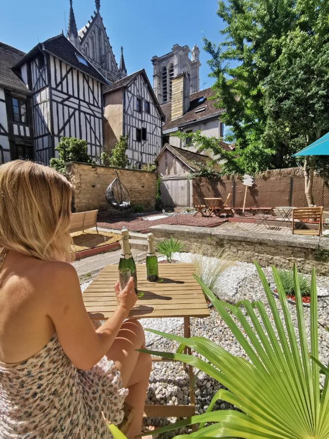 Le Spa De La Cathedrale - Jacuzzi - Sauna - Champagne - Netflix - Wifi تروي المظهر الخارجي الصورة