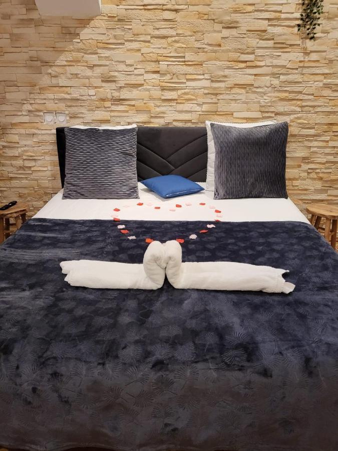 Le Spa De La Cathedrale - Jacuzzi - Sauna - Champagne - Netflix - Wifi تروي المظهر الخارجي الصورة