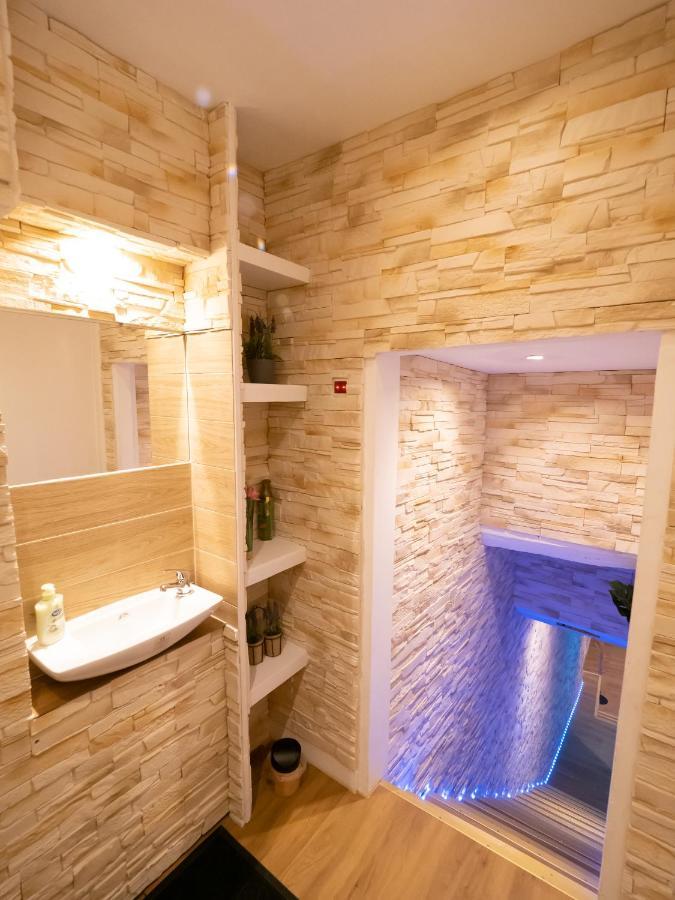Le Spa De La Cathedrale - Jacuzzi - Sauna - Champagne - Netflix - Wifi تروي المظهر الخارجي الصورة
