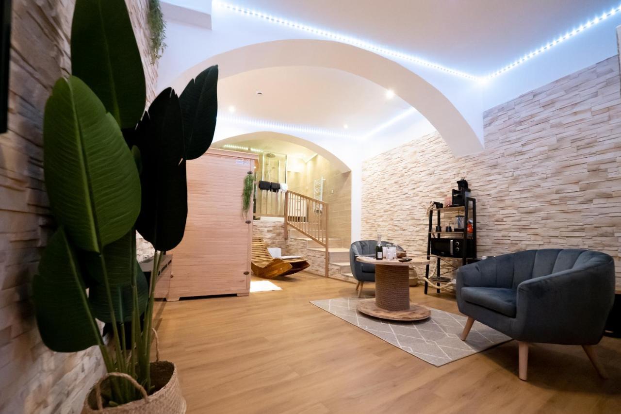 Le Spa De La Cathedrale - Jacuzzi - Sauna - Champagne - Netflix - Wifi تروي المظهر الخارجي الصورة