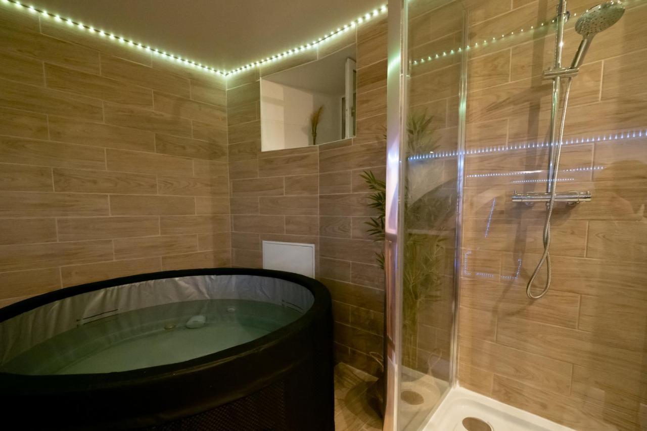 Le Spa De La Cathedrale - Jacuzzi - Sauna - Champagne - Netflix - Wifi تروي المظهر الخارجي الصورة