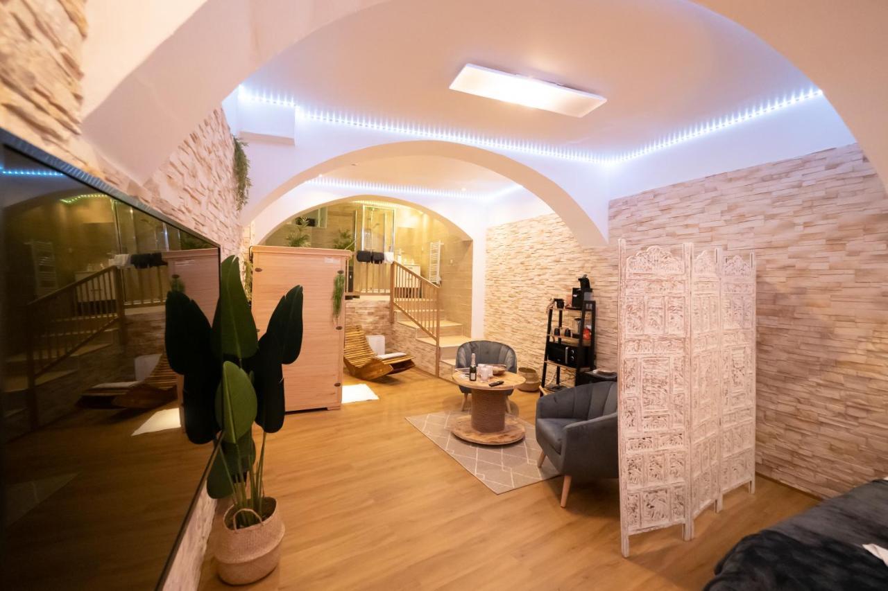 Le Spa De La Cathedrale - Jacuzzi - Sauna - Champagne - Netflix - Wifi تروي المظهر الخارجي الصورة