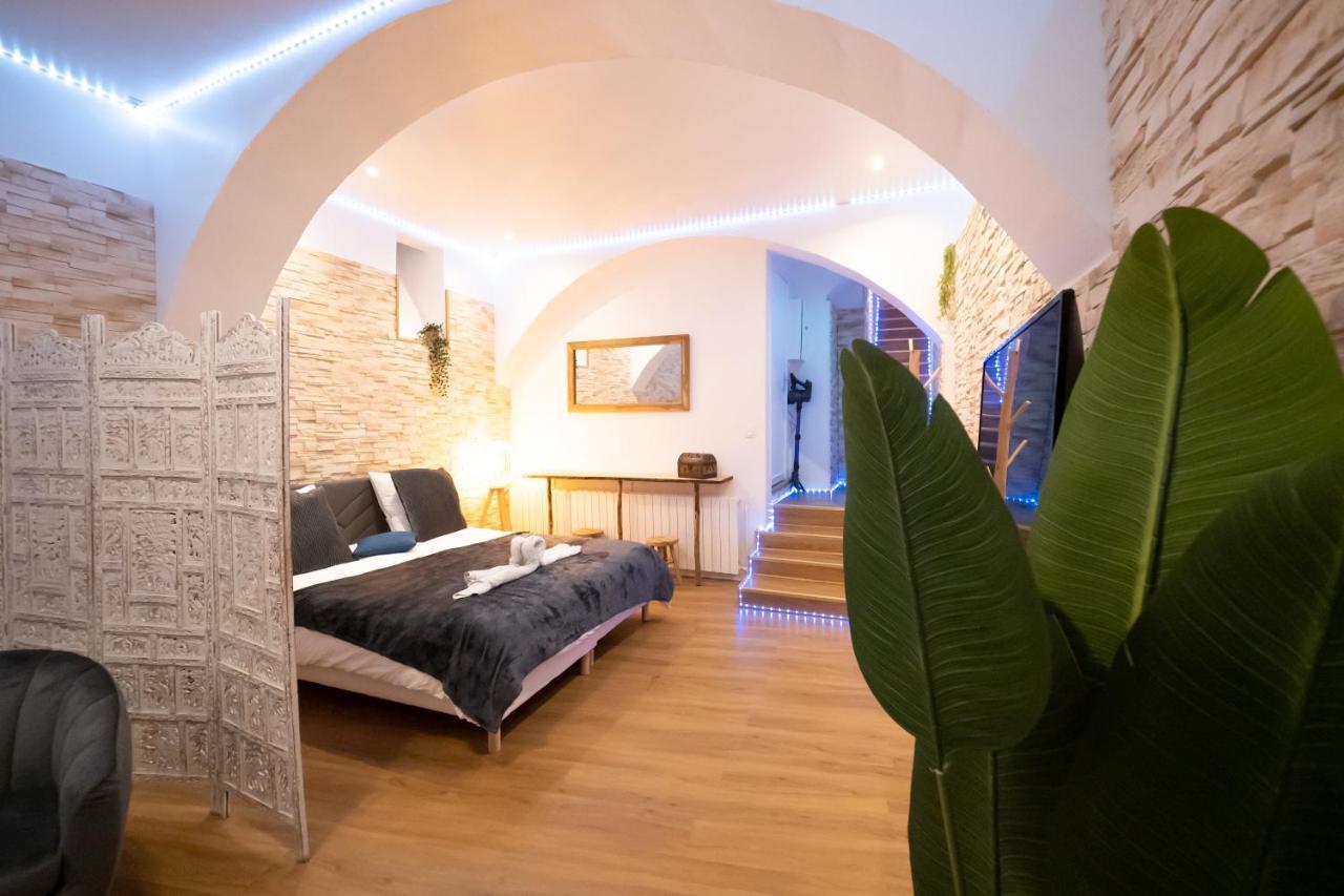 Le Spa De La Cathedrale - Jacuzzi - Sauna - Champagne - Netflix - Wifi تروي المظهر الخارجي الصورة